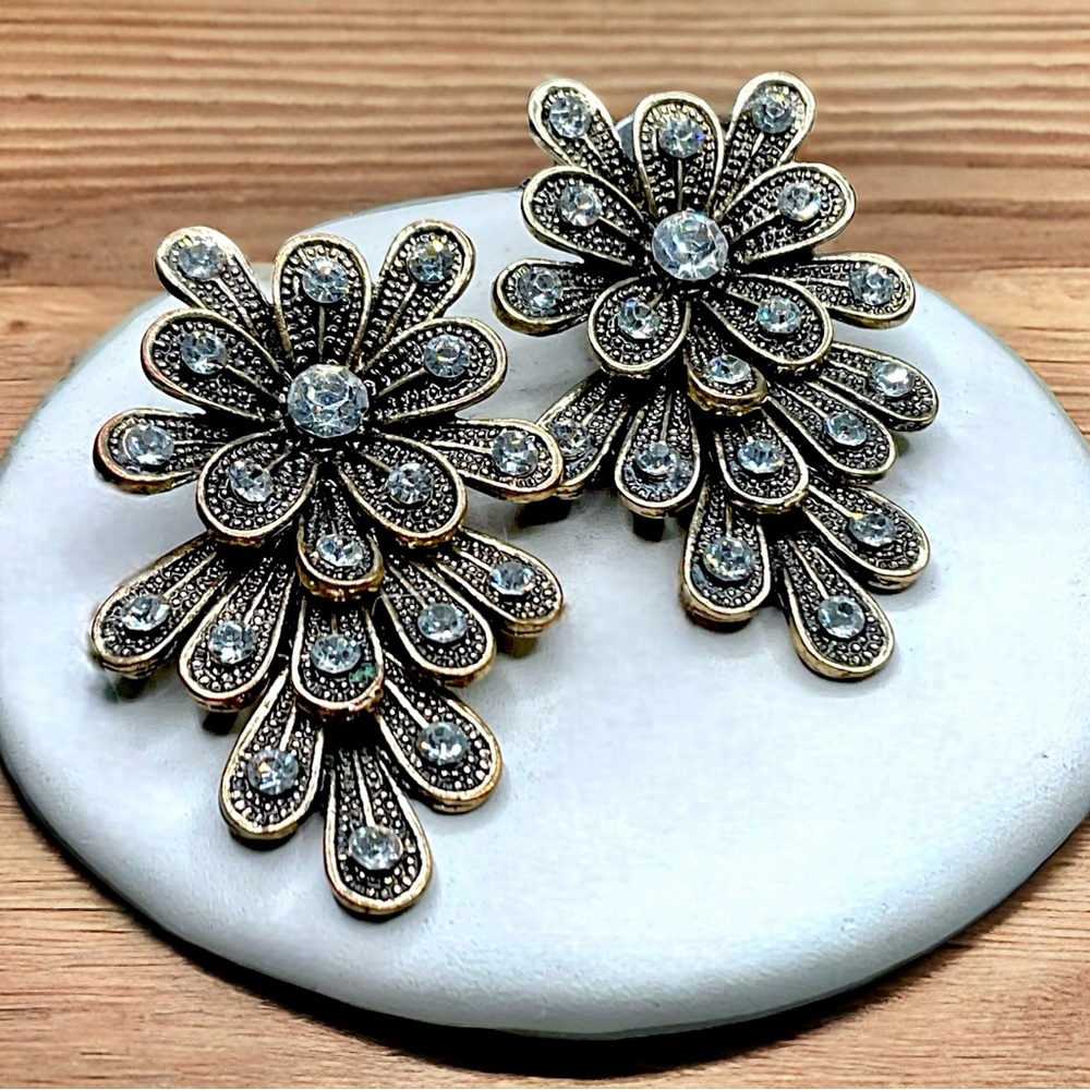 🌺Vintage Gold & Crystal Flower Earrings